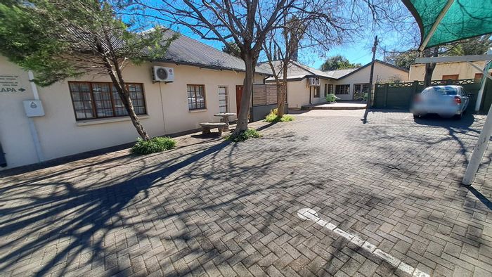 Property #2159571, Guest House for sale in Dan Pienaar