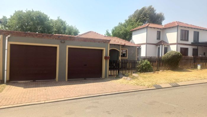 Meyersig House For Sale: 3 Bedrooms, secure estate, pool, garden, open plan living.