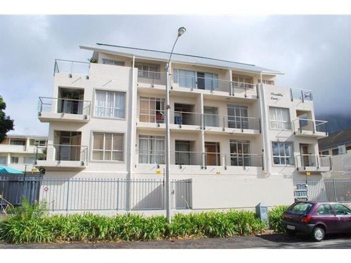 Claremont Apartment To Rent: 1 bed, balcony, secure parking, near shops.