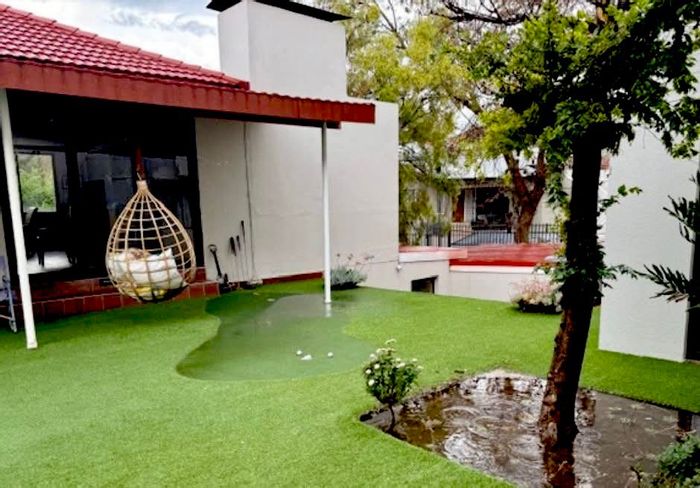 For Sale: Spacious House in Ludwigsdorf with office, entertainment area, and garage.