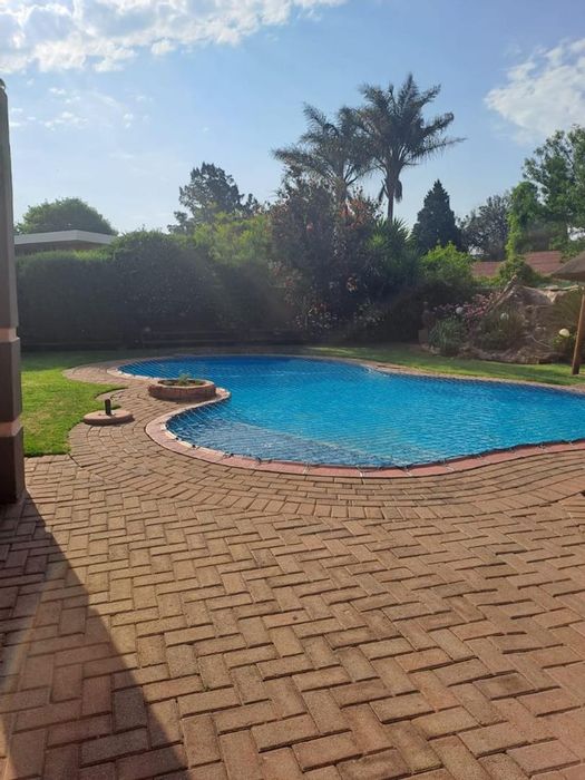 House To Rent in Modder East: Pool, gourmet kitchen, private office, security features.