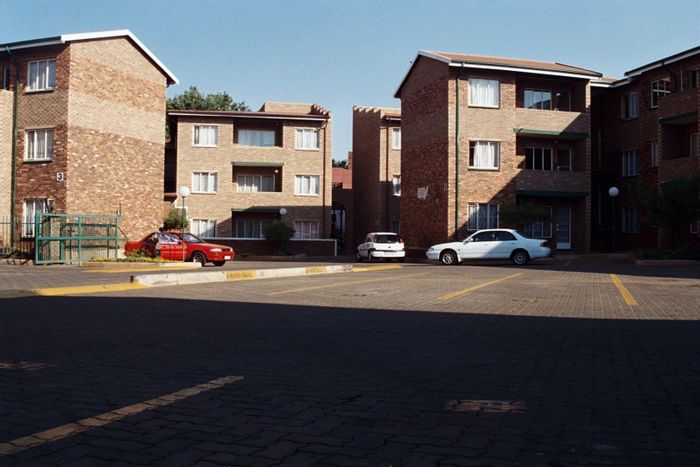 2-Bed Loft Apartment in Fordsburg, Walk to Oriental Plaza, Parking Available