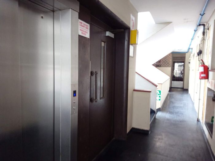 Two-bedroom apartment in Durban Central, for sale, ideal for investors.