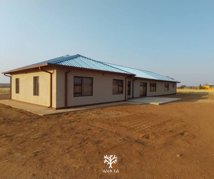 For Sale: House in Ondekaremba Estate with 3 bedrooms, study, double garage.