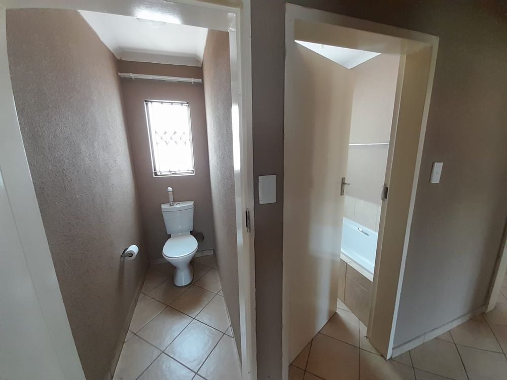 Separate bathroom & toilet