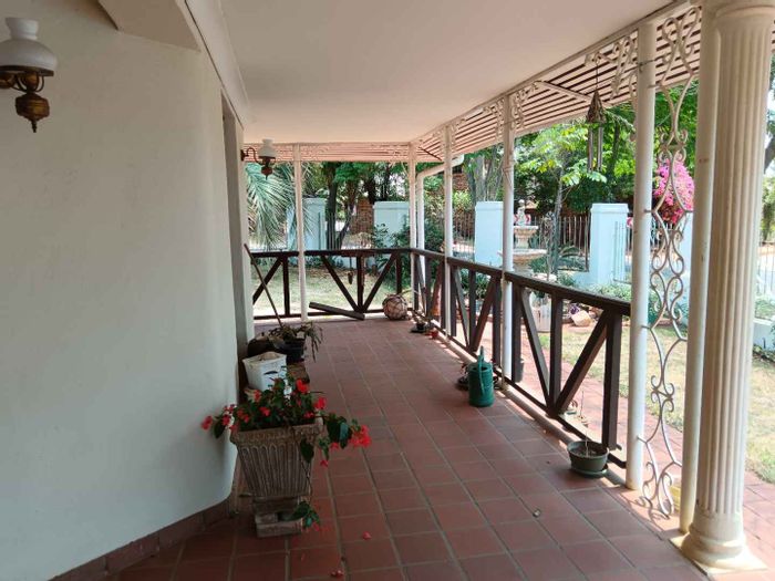 For Sale: Spacious 5-Bedroom House in Ninapark with Pool and Wine Cellar.