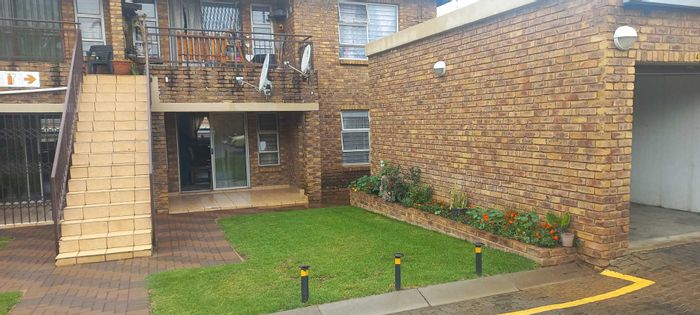 Property #2208726, Townhouse for sale in Birchleigh