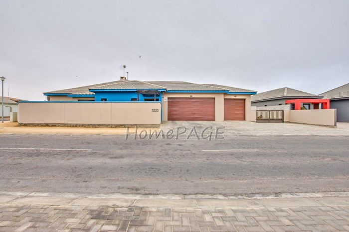 Property #2261775, House pending sale in Swakopmund Ext 15