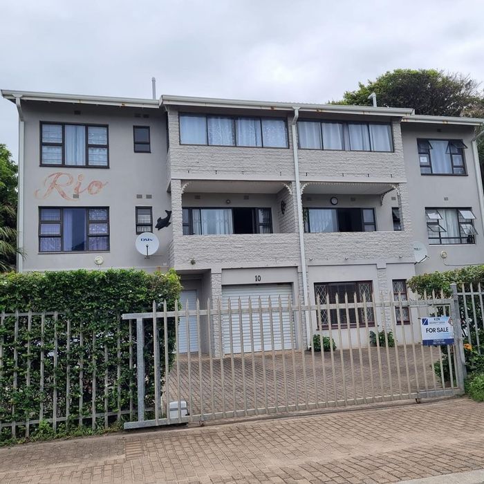 For Sale: 2-bedroom apartment in St Michaels On Sea with sea views, parking, and braai area.