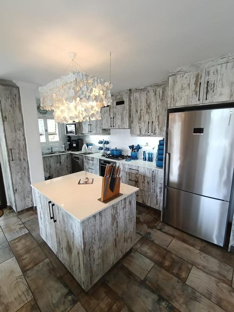 Stylish kitchen with top quality finishes!