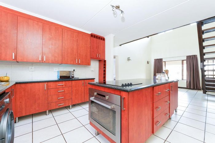 Sunninghill Apartment For Sale: Loft, balcony, pool access, secure complex amenities.