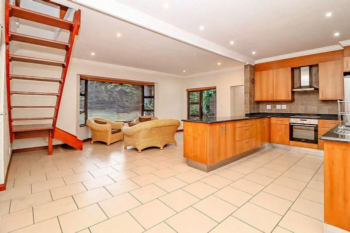 2-Bedroom House To Rent in Bedfordview Central with Pool and Utilities Included.