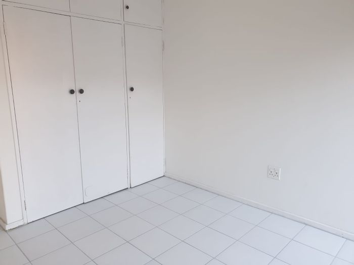 Rynfield Townhouse For Sale: 2 bedrooms, near transport, shopping, and amenities.