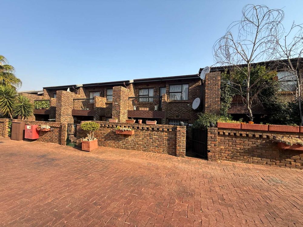 Well maintained complex
