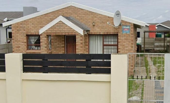 For Sale: Fairview House with 2 beds, 2 baths, covered parking, and low maintenance.
