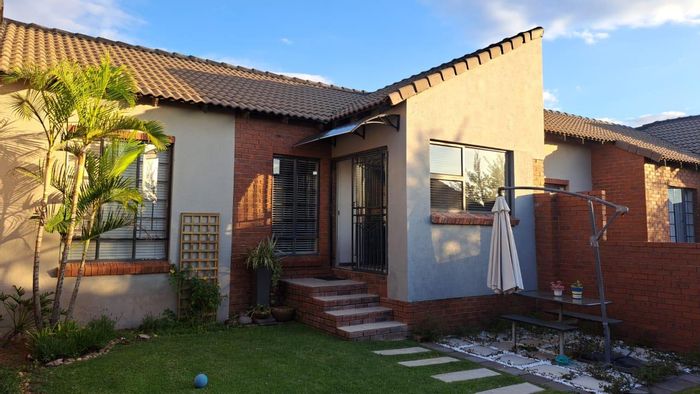 Property #2023729, Townhouse Sold in Mooikloof Ridge