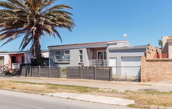 For Sale: House in Jarman with 3 beds, flatlet, garden, and parking.