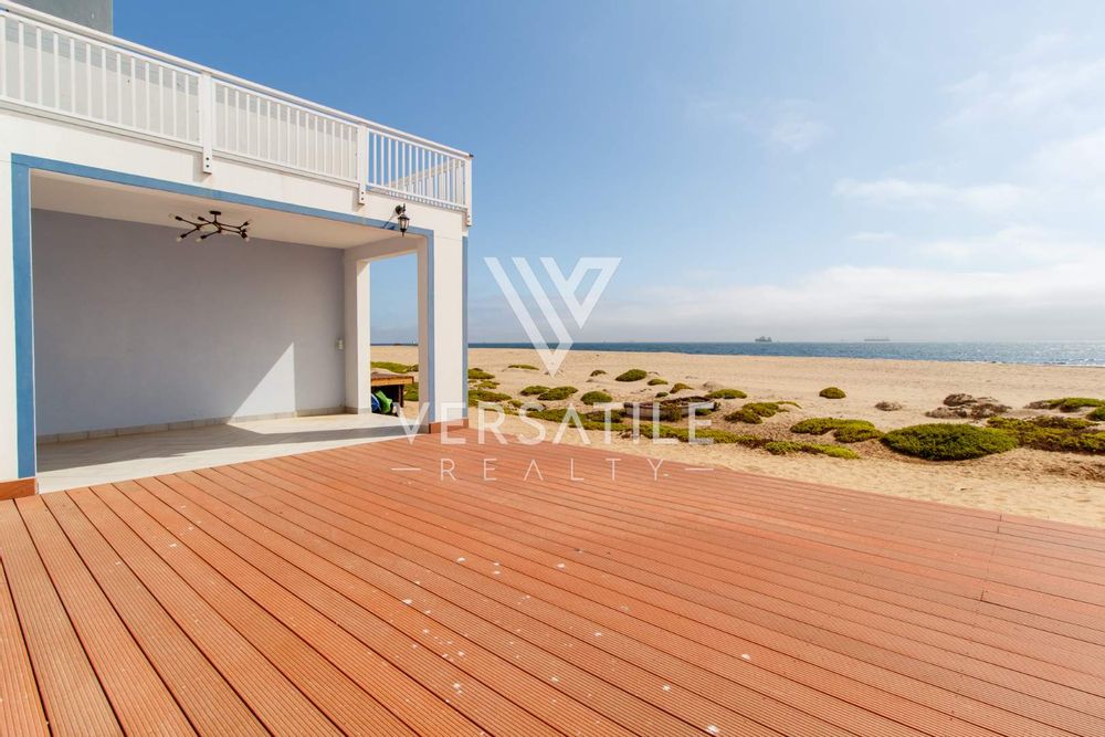 Beachfront deck / patio