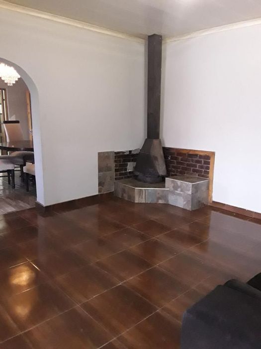 Spacious 4-bedroom house with pool, braai area in Dersley - To Rent.