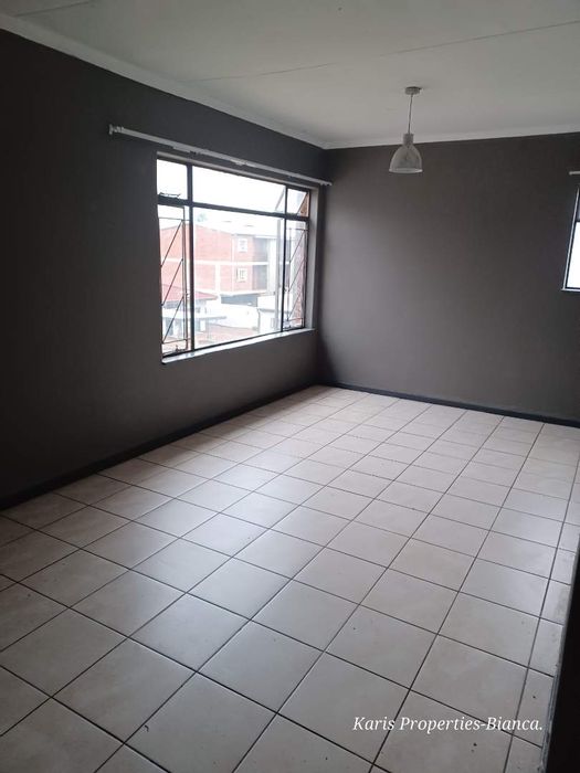1-Bedroom Apartment in Daspoort To Rent, Includes Prepaid Electricity and Water.