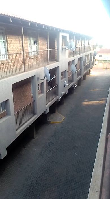 For Sale: One-bedroom apartment in Kempton Park Central with 24-hour security.