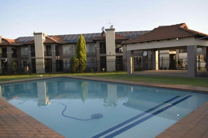 Property #2414100, Townhouse For Sale in Van Dyk Park