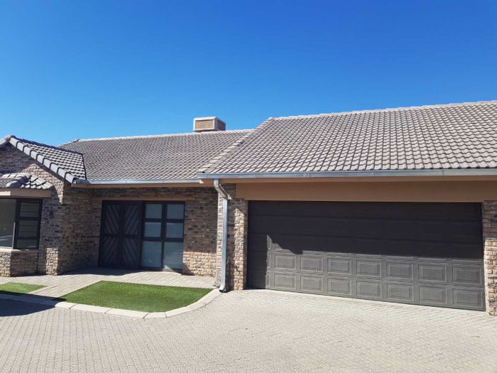 Townhouse for sale in Okahandja Central: 3 beds, double garage, solar amenities.