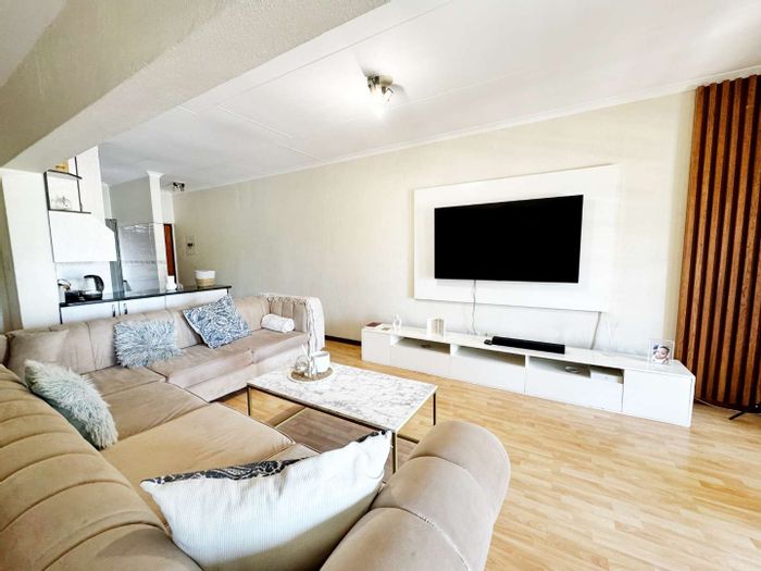 2-Bedroom Apartment To Rent in Bedfordview Central with Pool and Office Space.