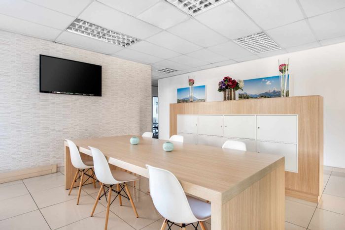 Bryanston Office To Rent: Private office, coworking space, easy access to Sandton.