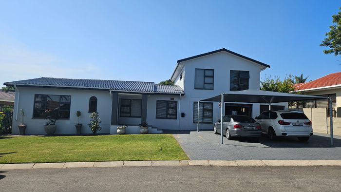 For Sale: Bayview House with solar panels, Lapa, and close to the sea.