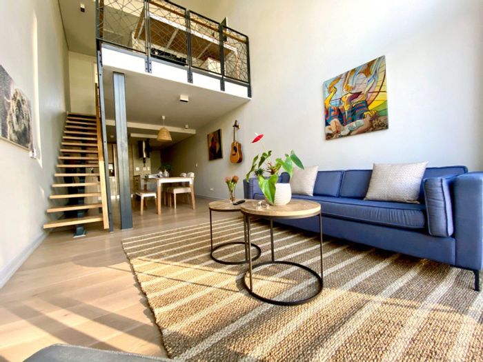 Sea Point Apartment To Rent: 1 bed, 2 baths, pool, gym, secure parking.