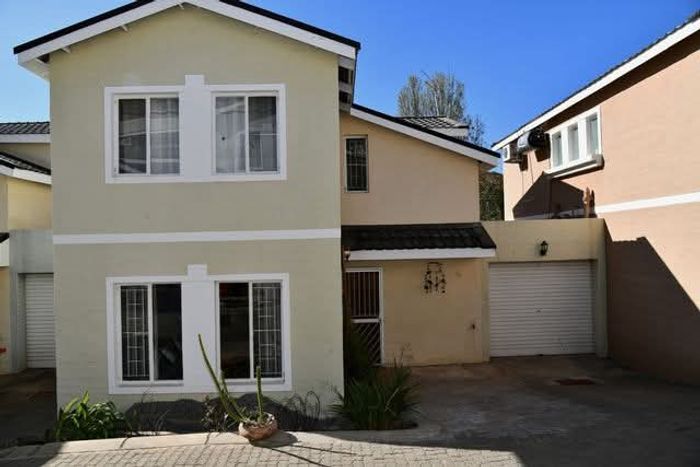 Property #2398092, Townhouse For Sale in Avis