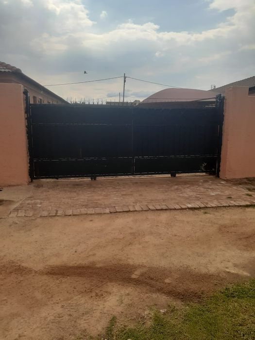 Property #2153186, House for sale in Soshanguve Hh
