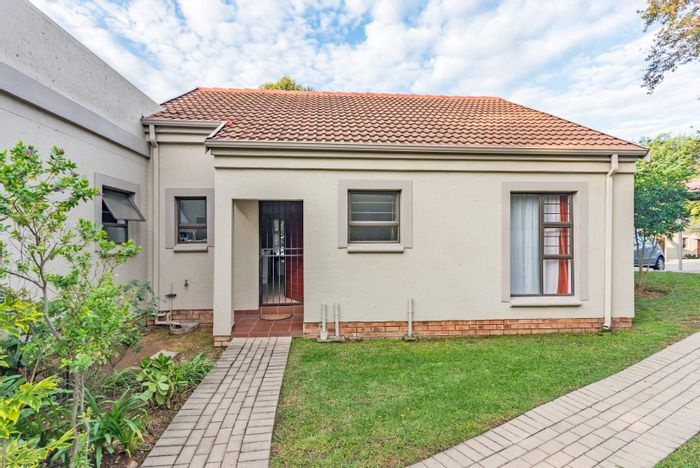 Property #2387493, Townhouse For Sale in Paulshof
