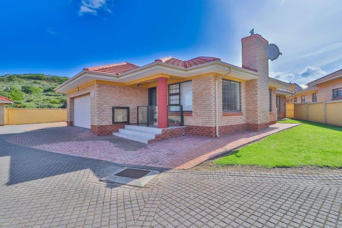 For Sale: Townhouse in Seemeeu Park with braai area, garden, and double garage.