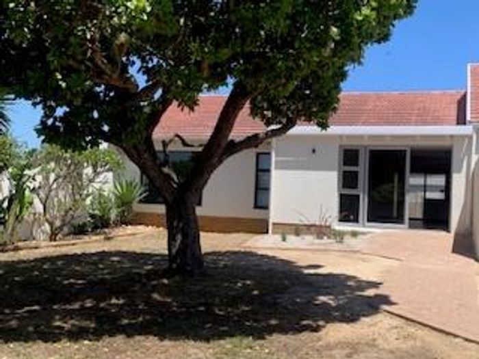 Duynefontein House To Rent: 3 Bedrooms, spacious yard, braai area, pet-friendly.