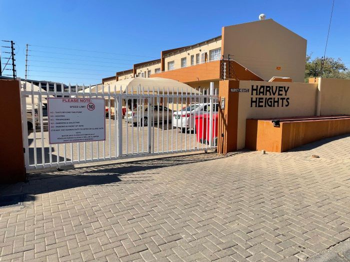 For Sale: 2-bedroom apartment in Windhoek North, open plan, near town.