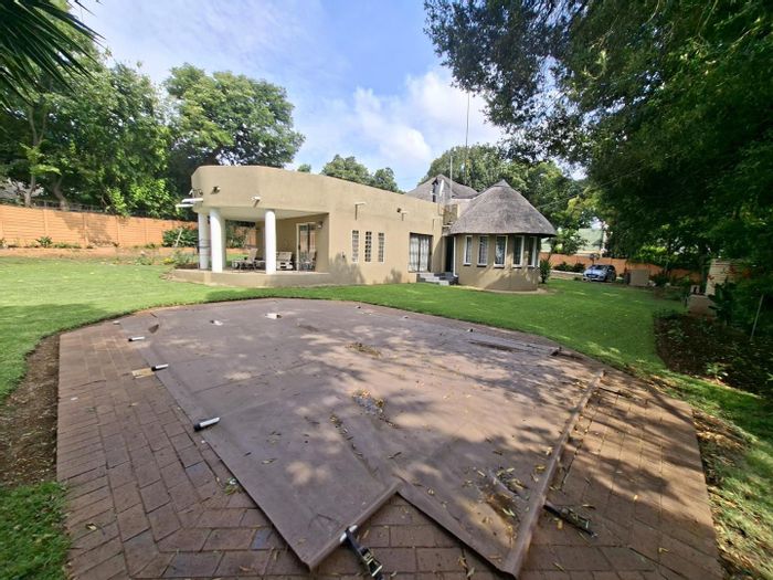 Buccleuch House For Sale: 5 Bedrooms, Pool, Income Potential, Spacious Garden.