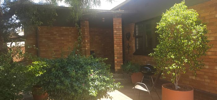 Alberton Central House For Sale: 3 bedrooms, study, automated security, low-maintenance garden.