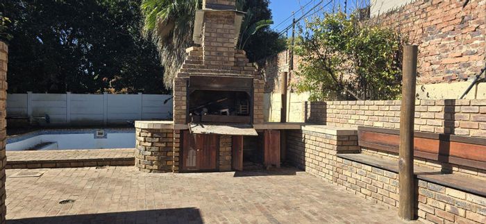 Elarduspark House For Sale: 5 Bedrooms, Pool, Sauna, Bar, Servant's Quarters.