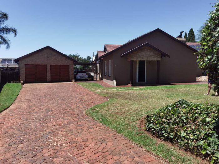 For Sale: House in Van Riebeeck Park with spacious yard, automated gate, and braai area.