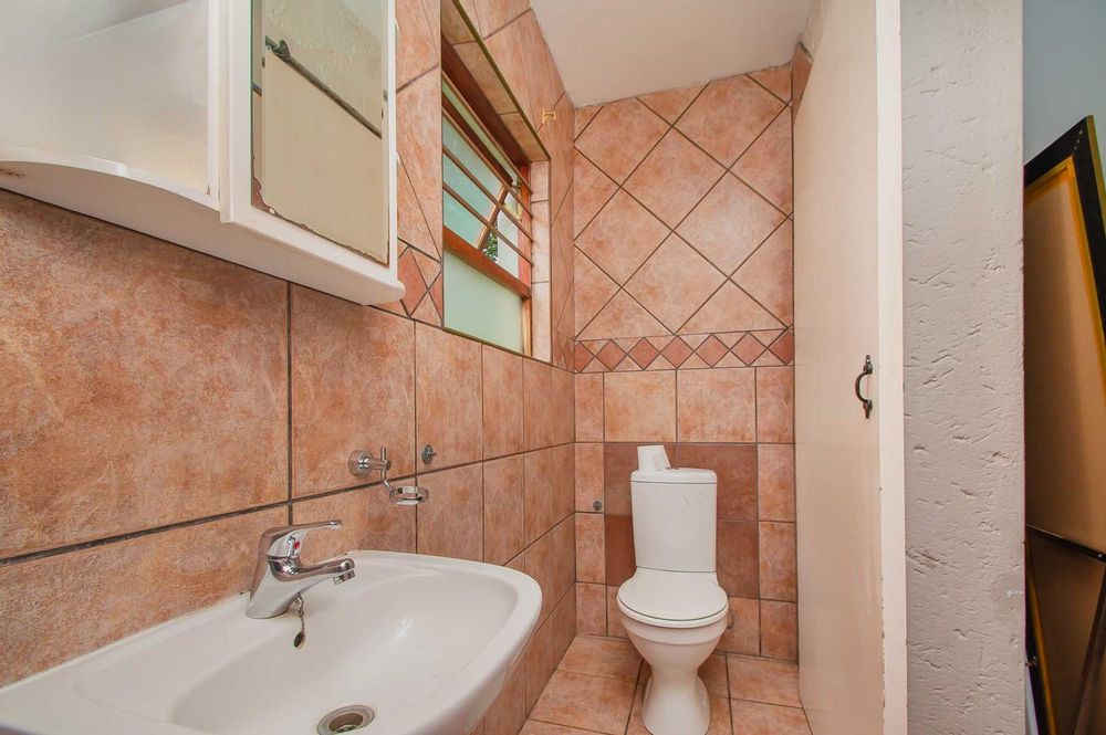 En-suite with shower