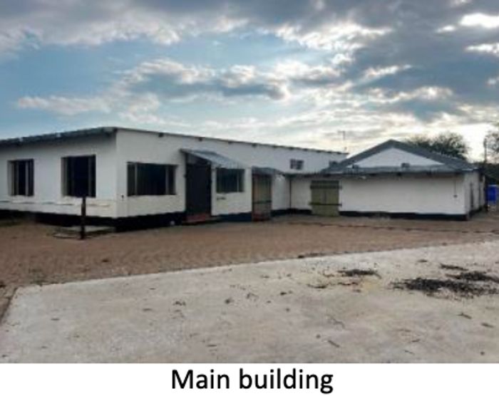 For Sale: Brakwater House with 3 Bedrooms, Flatlet, and Spacious Land.