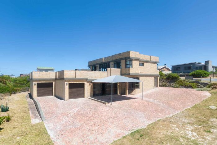 For Sale: House in Pearly Beach with ocean views, 4 en-suite bedrooms, dual living.