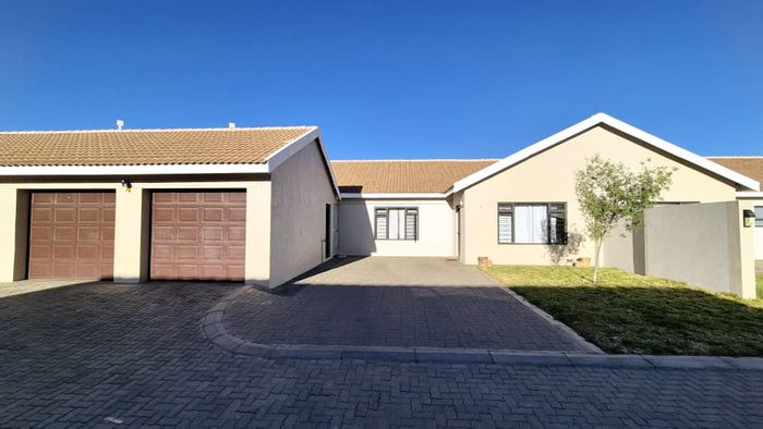 Property #2326669, Townhouse For Sale in Okahandja Central