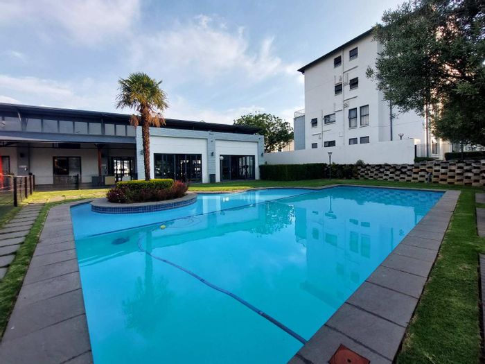 Bryanston Apartment For Sale: 2 beds, gym, pool, secure estate living.