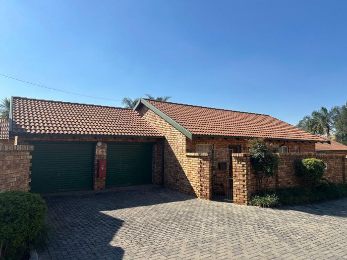 Property #2385855, House Pending Sale in Highveld