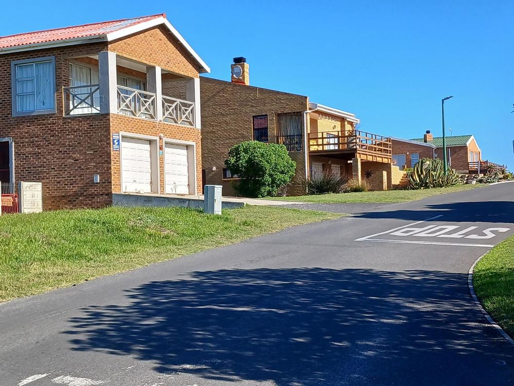 Upmarket Houses directly next to us - in the direction of Gansbaai.