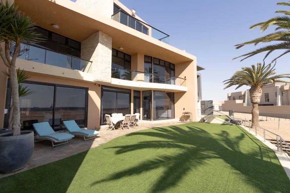 This stunning beachfront home opens onto a low-maintenance patio/garden area, offering the most breathtaking views of the ocean. The perfect spot to relax and unwind or to entertain guests, the outdoor space combines elegance with practicality.
The seamless indoor-outdoor flow and stylish design make this house a truly exceptional coastal retreat.