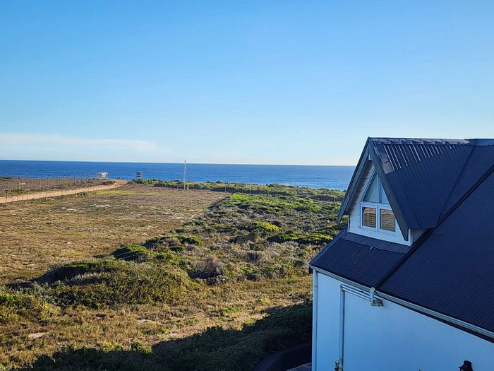 Grotto Bay Central House For Sale: 4 beds, sea views, solar power, indoor braai.